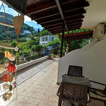 On The Rocks Bed & Breakfast Qeparo Room photo