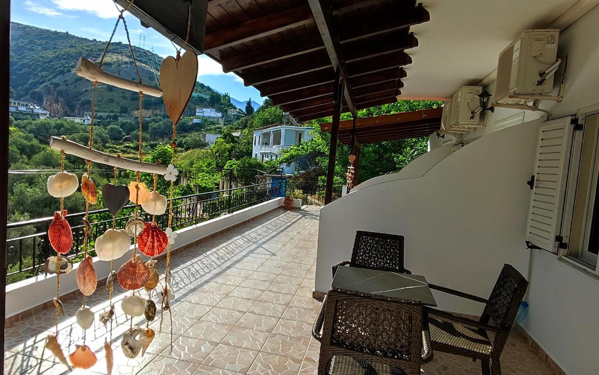 On The Rocks Bed & Breakfast Qeparo Room photo